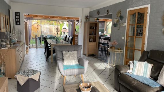 *** SOUS COMPROMIS *** Charmante maison dans le secteur verdoyant des Hautes Loges