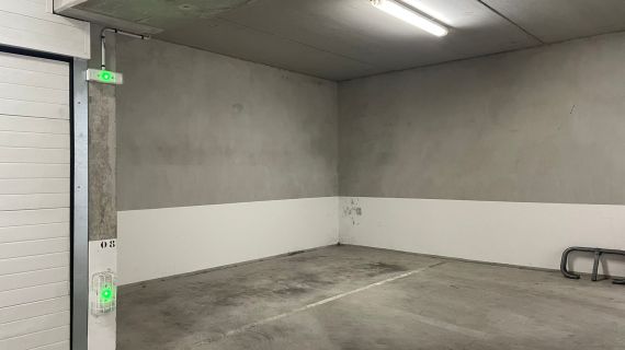 Place de stationnement intérieure dans résidence sécurisée