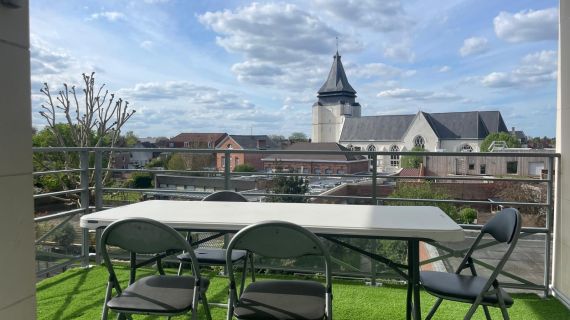 *** OFFRE ACCEPTEE ***                                                      Très bel appartement T4, beaux volumes, excellent état, situation exceptionnelle